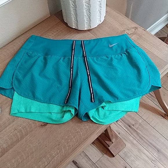 Nike Women's Dri Fit Running 2 In 1 Running Shorts. Size S - Picture 1 of 17